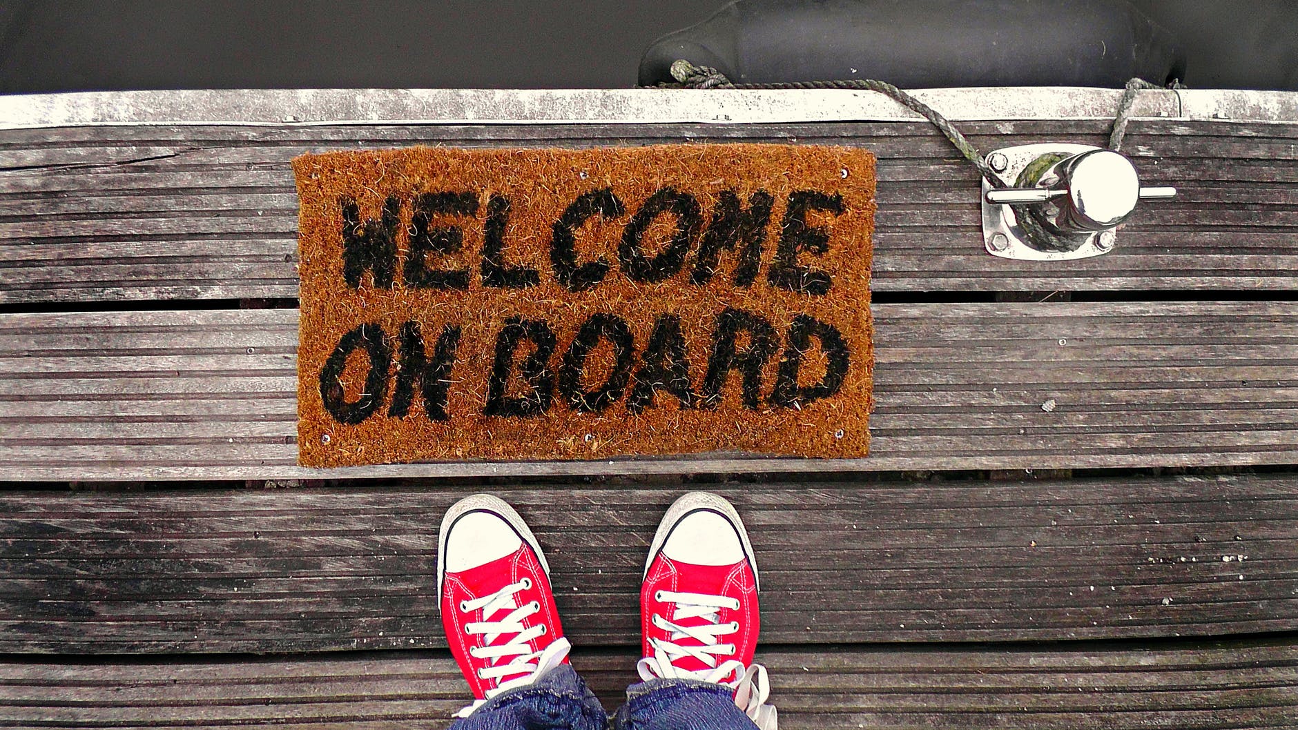 jetty feet sign wooden